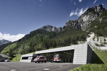 مکانيابي ايستگاه هاي آتش نشاني با استفاده از مدل AHP در محيط GIS (مطالعه موردي: شهر آمل)